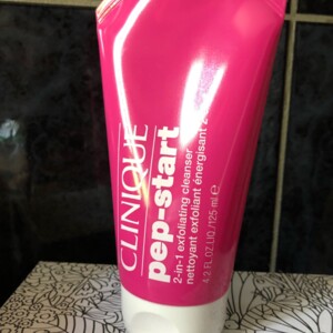 Nettoyant exfoliant énergisant 2 en 1