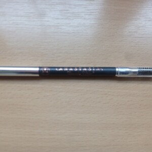 Crayon à sourcils