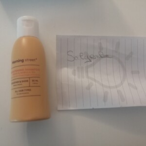 Shampooing brightening shampoo morning street