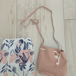 Sac seau rose poudré