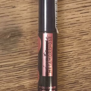 Mascara volume noir.