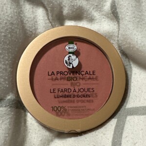 Le fard a joues lumières d’ocres