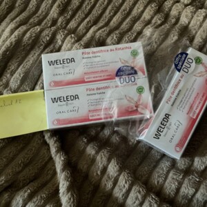 Lot 2 dentifrices weleda neufs