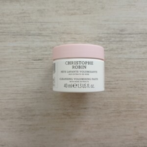 Pâte lavante volumisante aux extraits de rose