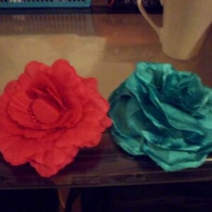 2 pince  pour les cheveu fleur ou broche