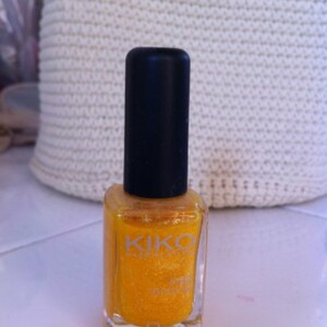 Vernis jaune pailleté