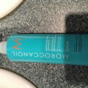 Moisture repair shampoo