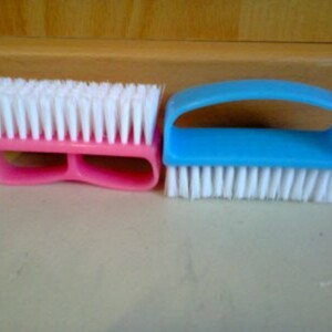 Lot de 2 brosses à ongle