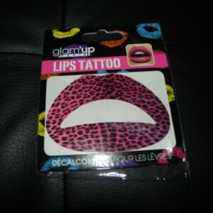 Lips tatoo