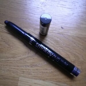 Stylo fard à paupières pour smokey eye noir