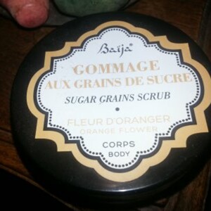 Gommage aux grains de sucre