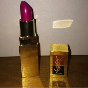 Rouge à lèvre YSL Pur rouge numéro 19