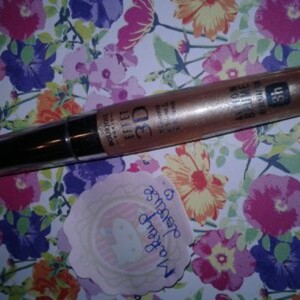 Gloss bourjois 01