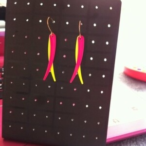 boucles d'oreille neon