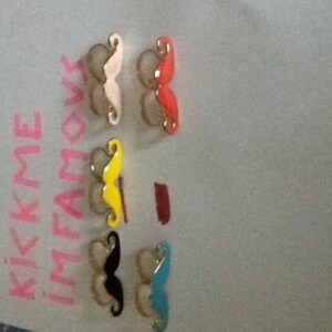 Bague moustache