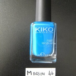 Vernis a ongles bleu kiko