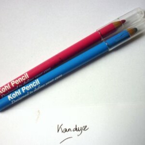 2 crayons Khôl rose et bleu