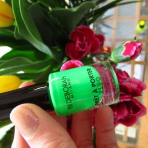 Vernis pour faux ongles fluo