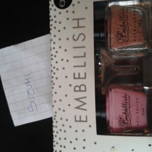 Vernis effet caviar rose