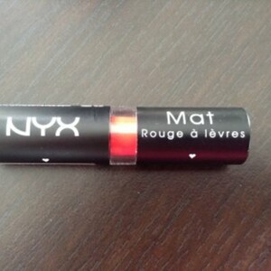 NYX mat lipstick Indie Flick