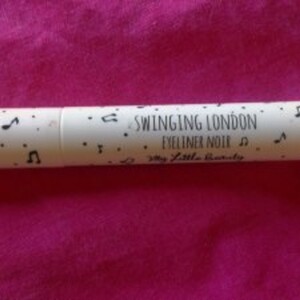 Eyeliner Noir Swinging London