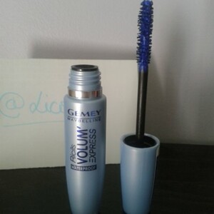 Mascara volume express bleu