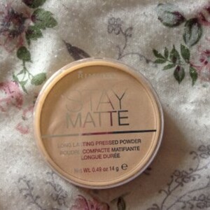 Staymatte poudre compacte