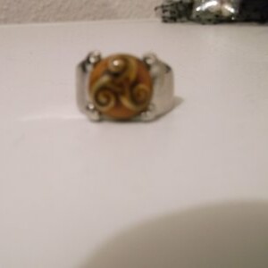 bague triskel marron