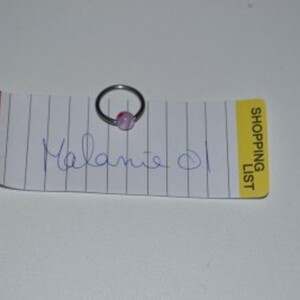 Piercing anneau violet