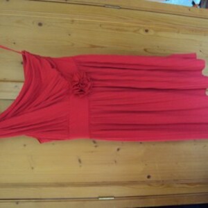 robe asymétrique rouge M neuve