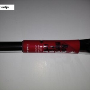 mascara cheveux rouge