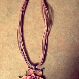 collier fleur rose, vintage.