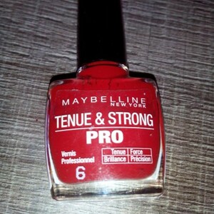 vernis a ongles rouge