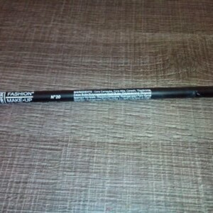 grand crayon a yeux