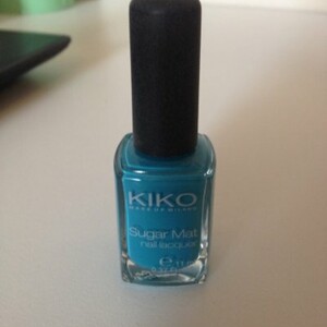 Vernis bleu sugar mat KIKO