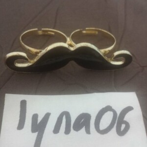 Bague Moustache