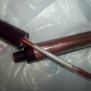 gloss; couleur nature : laque couleur intense