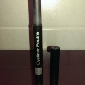 Eye liner feutre noir