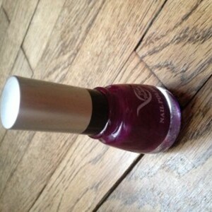 Vernis violet vif