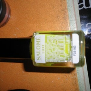 vernis jaune fluo