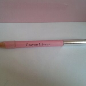 Crayon lèvre rose pale