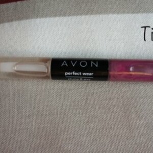 Gloss prune Avon