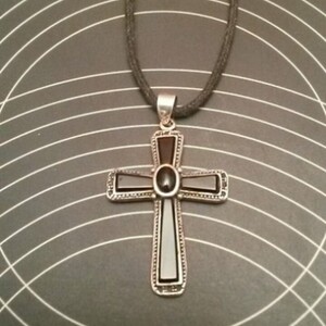 Collier croix argent et onyx