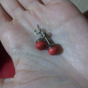 boucles d'oreilles boules rouges en bois