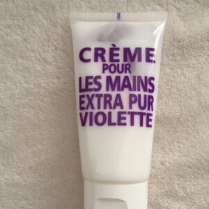 Crème main à la violette