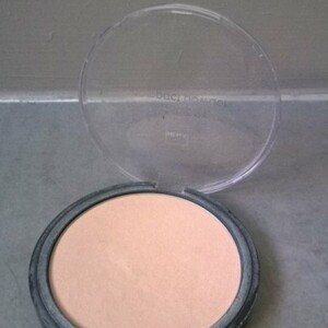 Poudre compacte claire