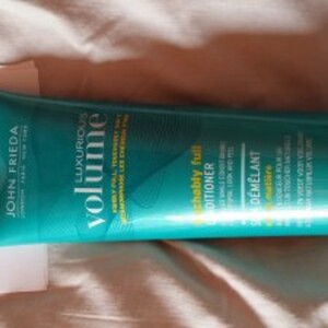 Soin démêlant Luxurious Volume