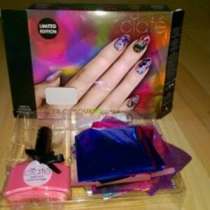 very colourfoil manicure