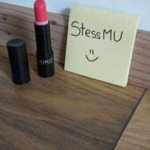 Smart lipstick