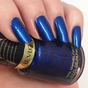 Vernis bleu de minuit irisé